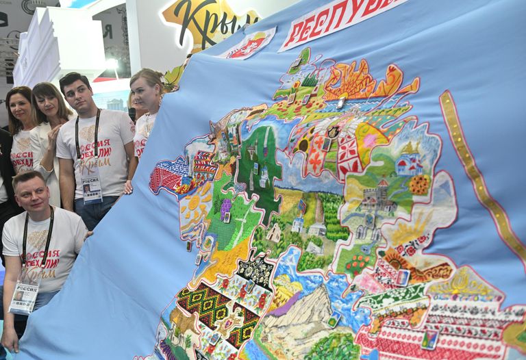 Выставка Россия. Презентация карты, созданной к 10-летию Крымской весны Выставка Россия. Презентация карты, созданной к 10-летию Крымской весны