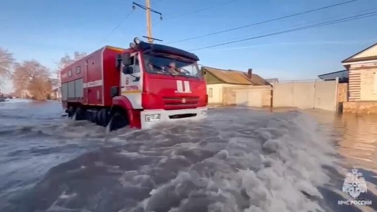 Последствия прорыва дамбы в Орске Оренбургской области Последствия прорыва дамбы в Орске Оренбургской области