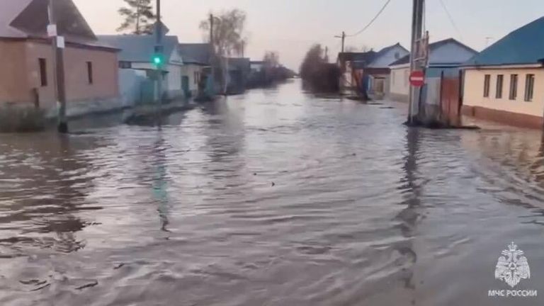 Последствия прорыва дамбы в Орске Оренбургской области Последствия прорыва дамбы в Орске Оренбургской области