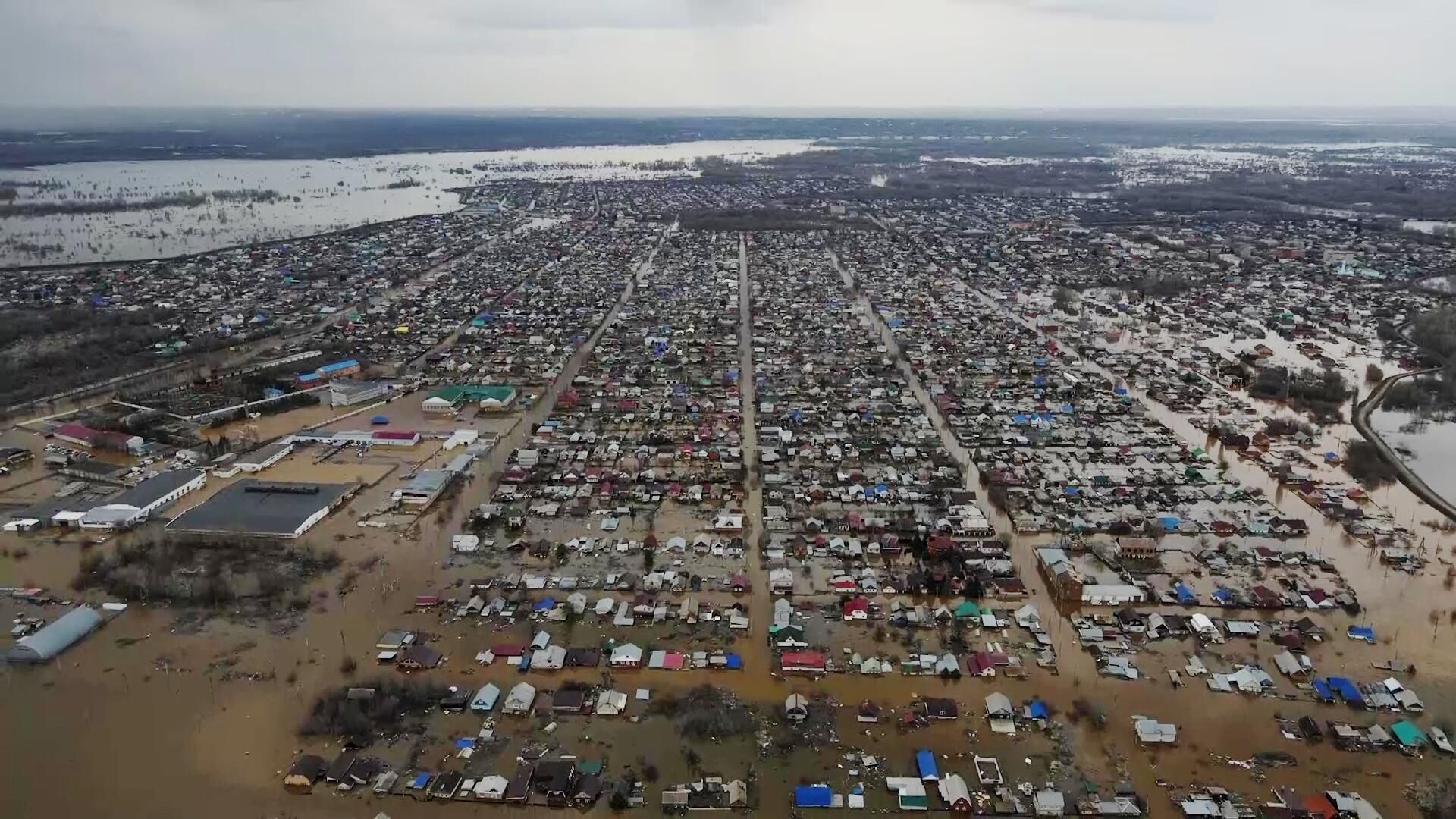 Город Орск, частично подтопленный после прорыва дамбы Город Орск, частично подтопленный после прорыва дамбы - РИА Новости, 1920, 07.04.2024