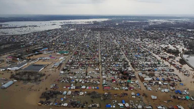 Город Орск, частично подтопленный после прорыва дамбы Город Орск, частично подтопленный после прорыва дамбы