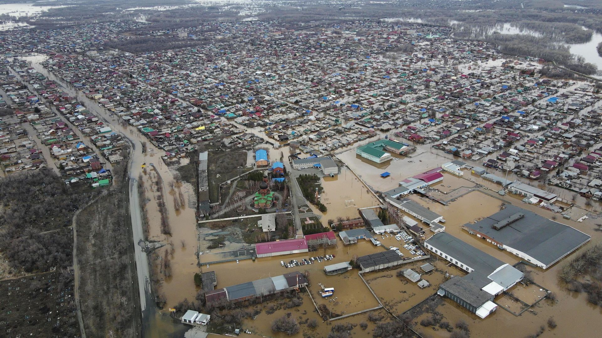 Город Орск, частично подтопленный после прорыва дамбы Город Орск, частично подтопленный после прорыва дамбы - РИА Новости, 1920, 07.04.2024