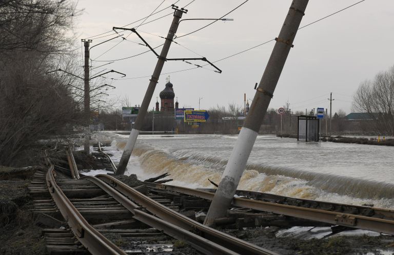 Город Орск, частично подтопленный после прорыва дамбы Город Орск, частично подтопленный после прорыва дамбы