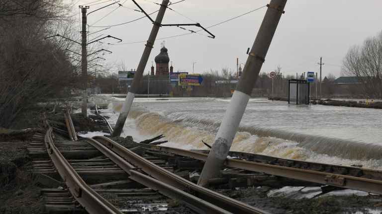 Город Орск, частично подтопленный после прорыва дамбы Город Орск, частично подтопленный после прорыва дамбы