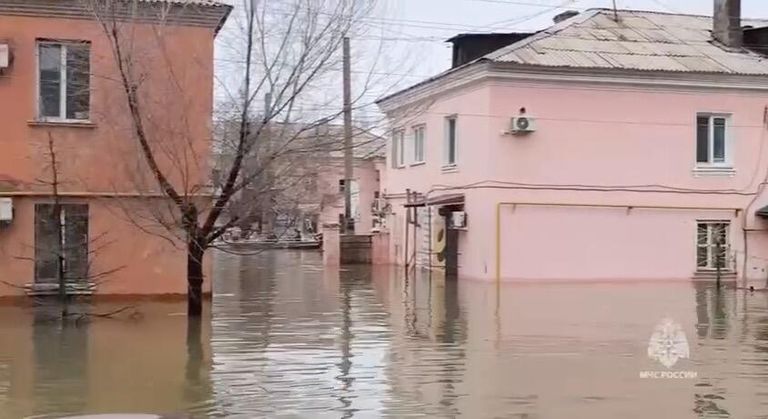 Последствия прорыва дамбы в Орске Оренбургской области Последствия прорыва дамбы в Орске Оренбургской области