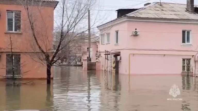 Последствия прорыва дамбы в Орске Оренбургской области Последствия прорыва дамбы в Орске Оренбургской области