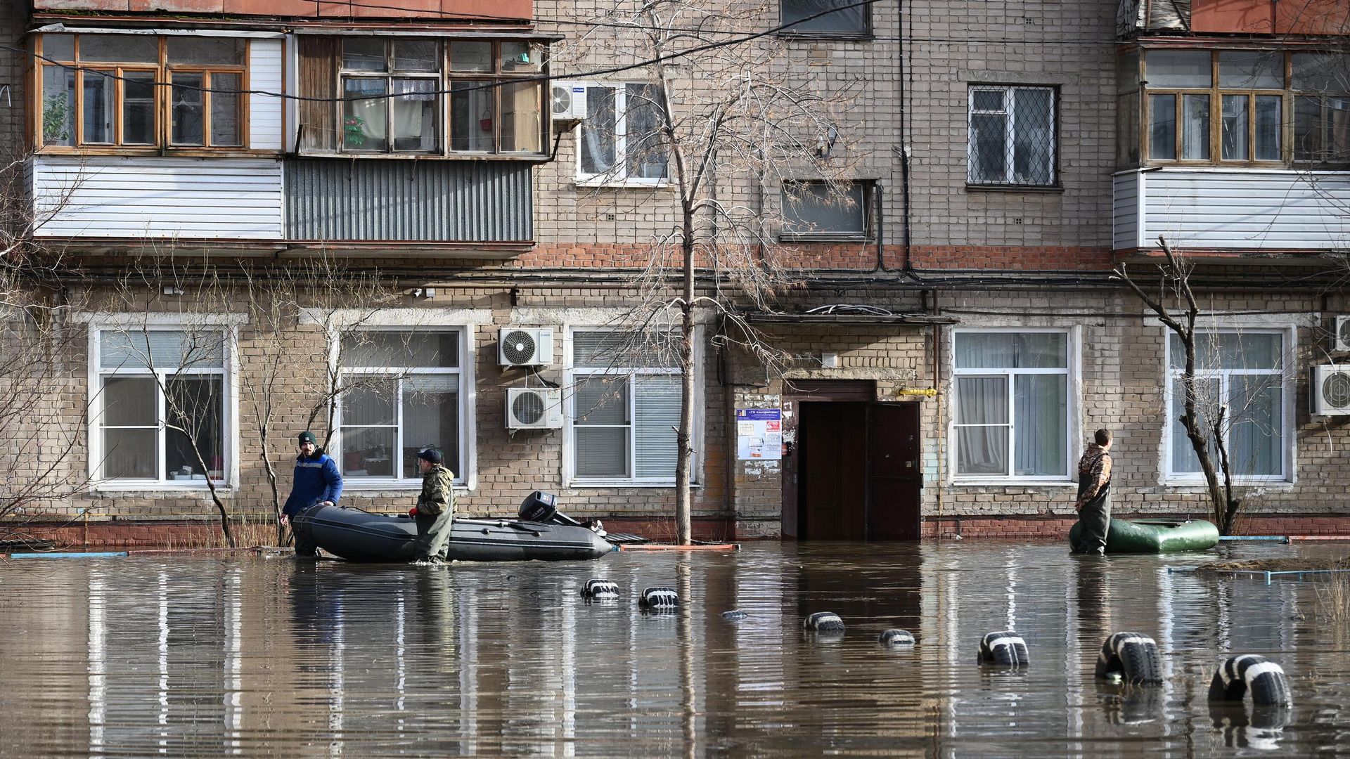 Затопленная из-за прорыва дамбы улица в Орске Затопленная из-за прорыва дамбы улица в Орске - РИА Новости, 1920, 08.04.2024