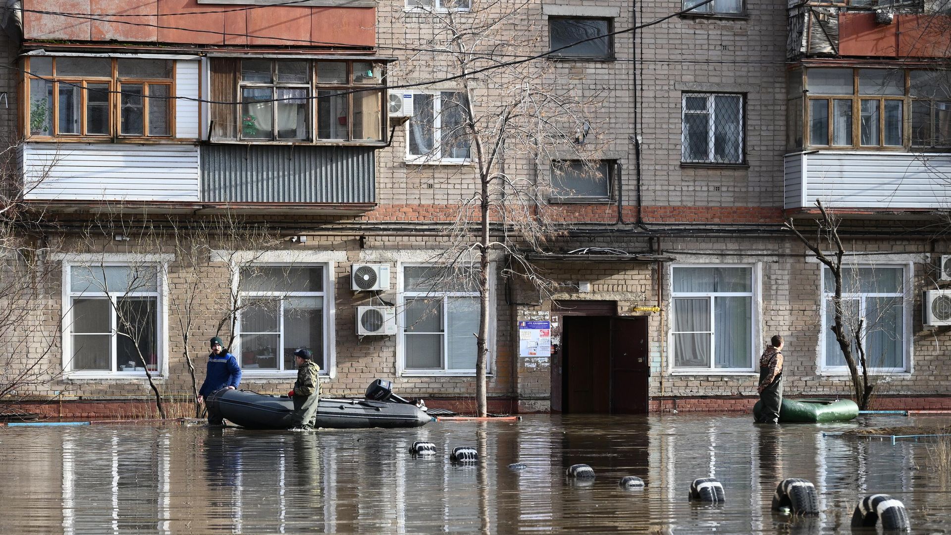 Затопленная из-за прорыва дамбы улица в Орске Затопленная из-за прорыва дамбы улица в Орске - РИА Новости, 1920, 08.04.2024