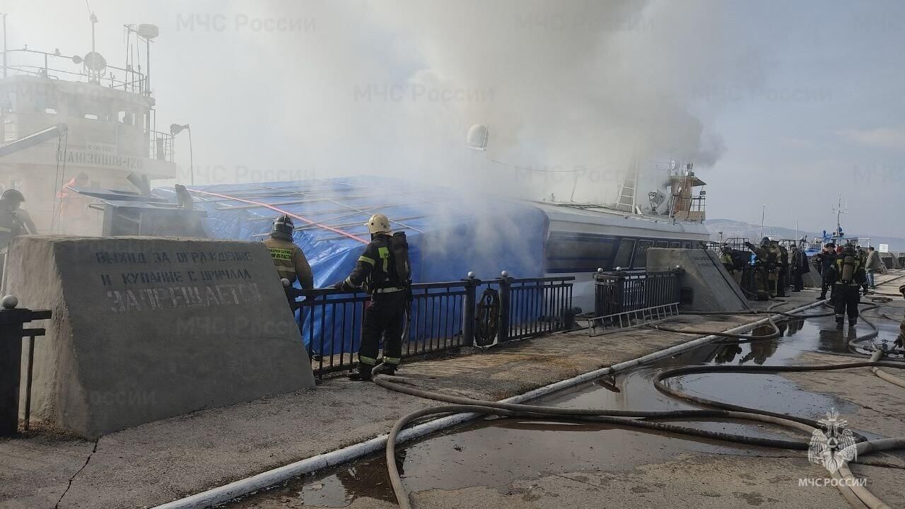 Тушение пожара на прогулочном теплоходе в Тольятти Тушение пожара на прогулочном теплоходе в Тольятти - РИА Новости, 1920, 08.04.2024