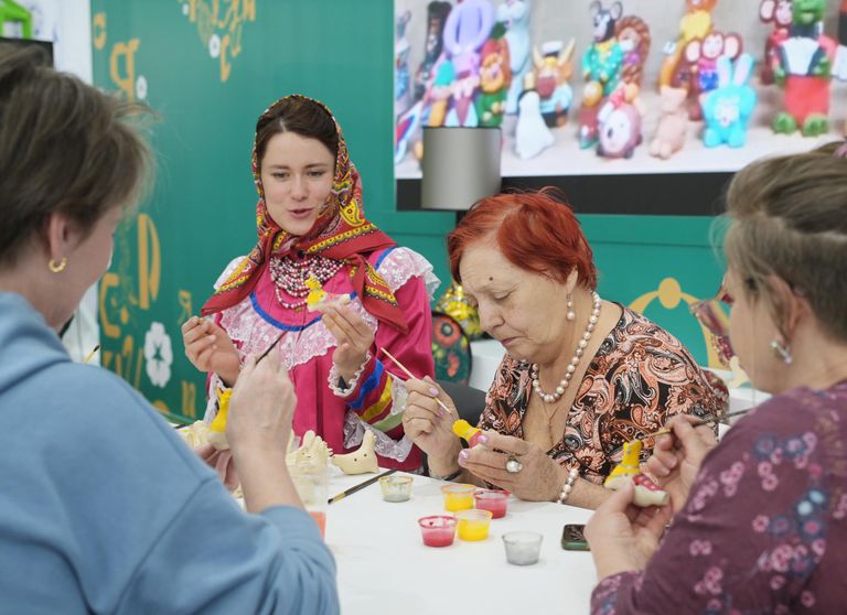 Выставка Россия. Мастер-классы по росписи романовской и ковровской игрушек Выставка Россия. Мастер-классы по росписи романовской и ковровской игрушек