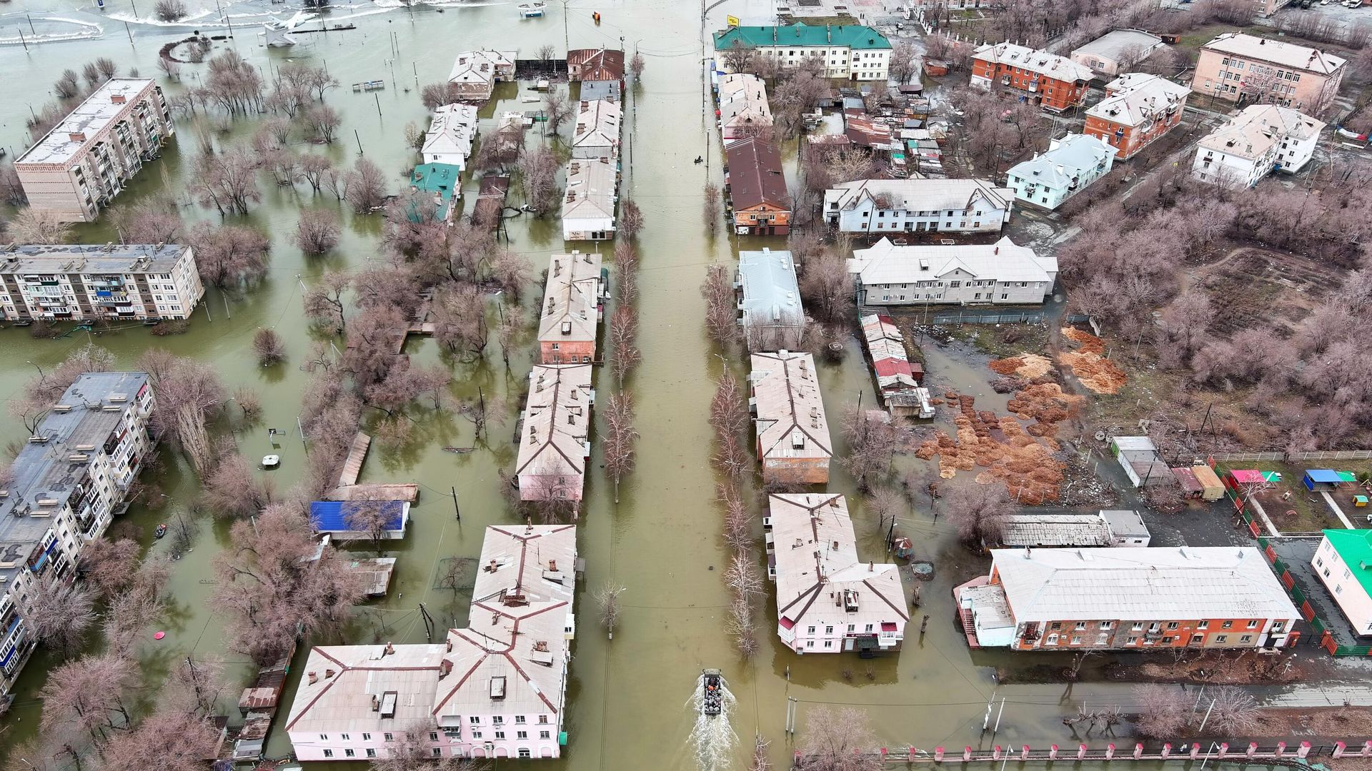 Последствия прорыва дамбы в районе площади Гагарина в Орске - РИА Новости, 1920, 08.04.2024