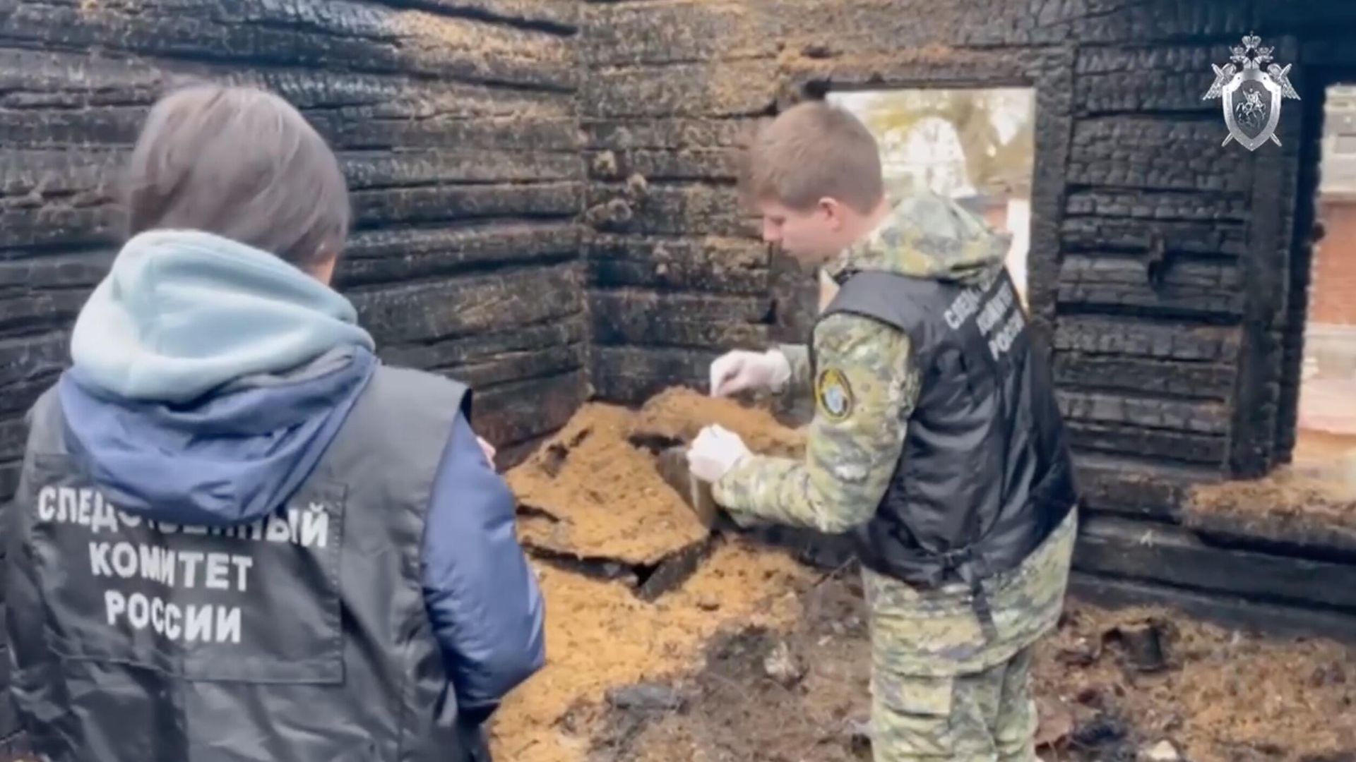 Сотрудники СК РФ на месте пожара в поселке Фосфоритном городского округа Воскресенска, Московская область Сотрудники СК РФ на месте пожара в поселке Фосфоритном городского округа Воскресенска, Московская область - РИА Новости, 1920, 09.04.2024