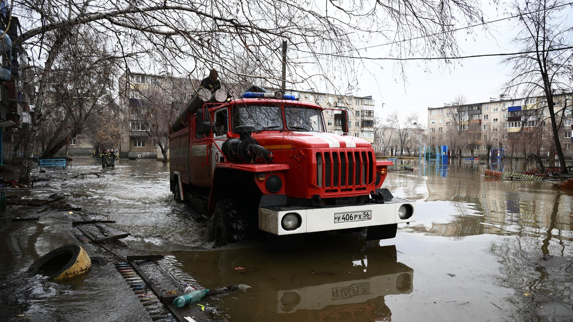 Автомобиль МЧС на подтопленной улице в Орске Автомобиль МЧС на подтопленной улице в Орске - РИА Новости, 1920, 09.04.2024