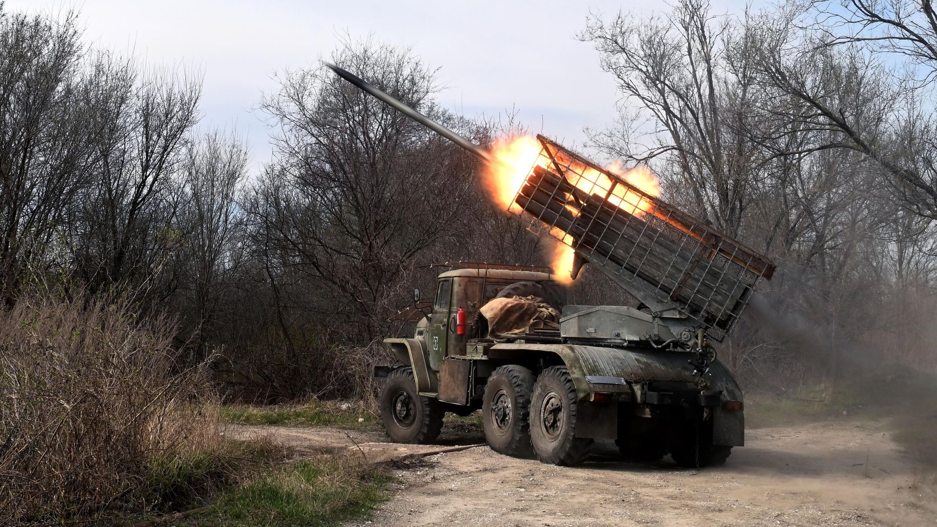 Реактивная система залпового огня Град в зоне проведения специальной военной операции Реактивная система залпового огня Град в зоне проведения специальной военной операции - РИА Новости, 1920, 15.05.2024