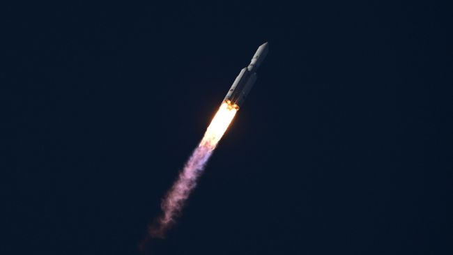 Запуск первой летной ракеты космического назначения Ангара-А5 с разгонным блоком Орион с космодрома Восточный