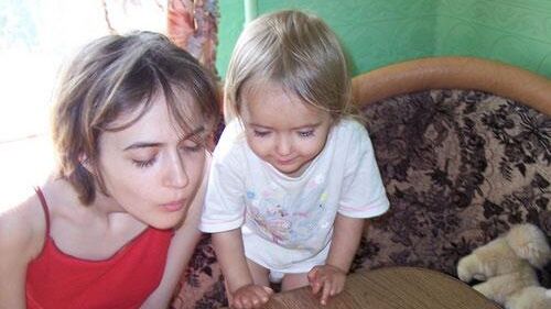 Антонина и Алиса на праздновании дня рождения девочки, 26 июля 2006 года. Фотография, ставшая символом кампании в защиту Антонины Антонина и Алиса на праздновании дня рождения девочки, 26 июля 2006 года. Фотография, ставшая символом кампании в защиту Антонины - РИА Новости, 1920, 13.04.2024
