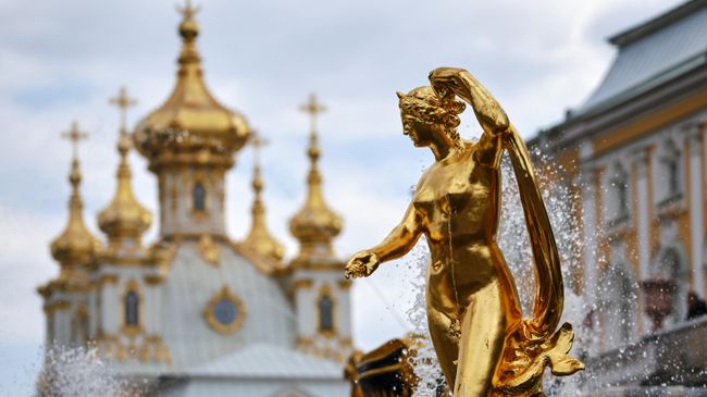 Фонтаны на территории Государственного музея-заповедника Петергоф