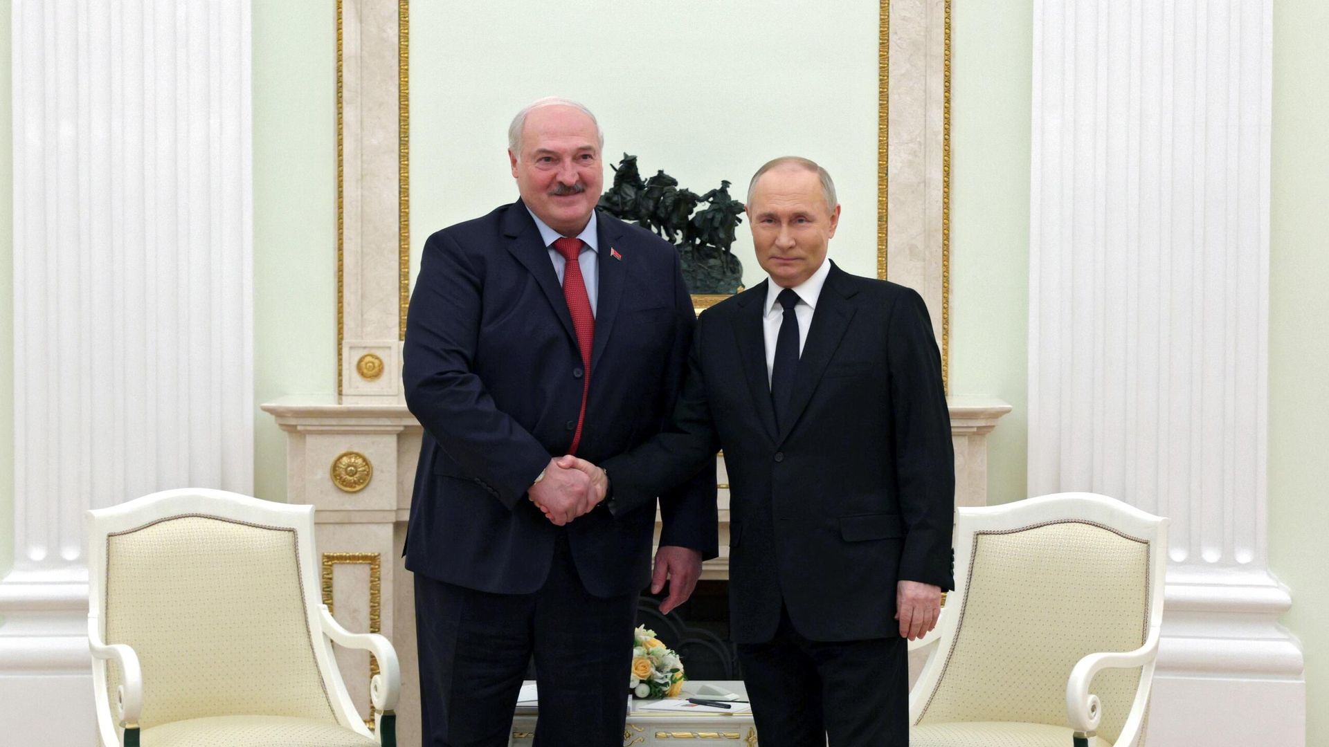 Президент России Владимир Путин и президент Белоруссии Александр Лукашенко во время встречи Президент России Владимир Путин и президент Белоруссии Александр Лукашенко во время встречи - РИА Новости, 1920, 27.01.2025