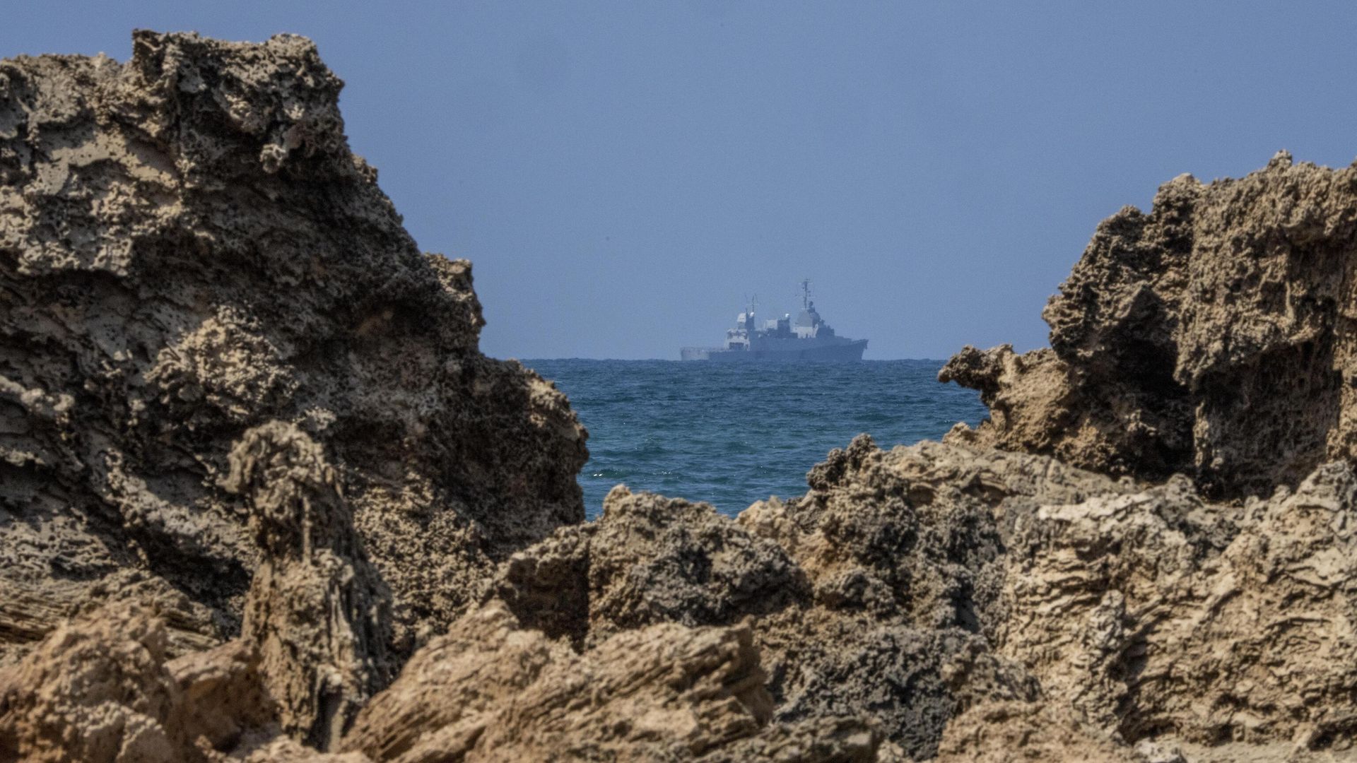 Израильский военный корабль патрулирует Средиземное море после ночной атаки Ирана Израильский военный корабль патрулирует Средиземное море после ночной атаки Ирана - РИА Новости, 1920, 19.04.2024