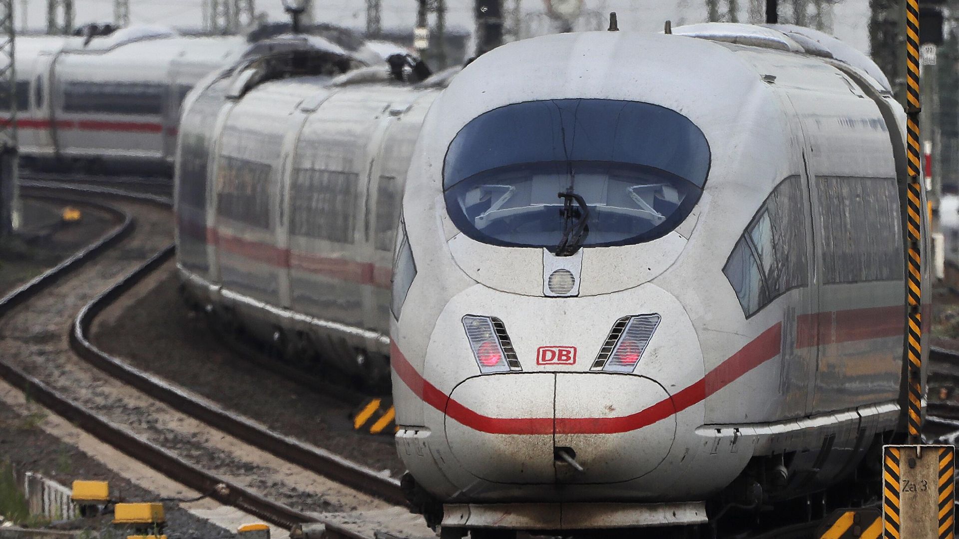 Скоростной поезд Intercity-Express (ICE) в Германии Скоростной поезд Intercity-Express (ICE) в Германии - РИА Новости, 1920, 11.02.2025