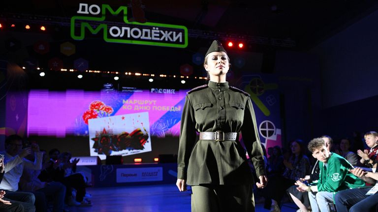 Выставка Россия. Презентация новой коллекции экскурсионных маршрутов по выставке Россия Выставка Россия. Презентация новой коллекции экскурсионных маршрутов по выставке Россия