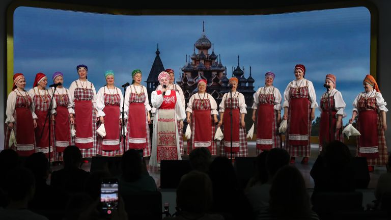 Выставка Россия. Свадебная церемония в традициях Республики Карелия Выставка Россия. Свадебная церемония в традициях Республики Карелия