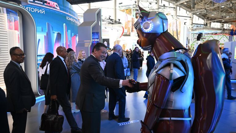 Выставка Россия. Экскурсия послов стран БРИКС Выставка Россия. Экскурсия послов стран БРИКС