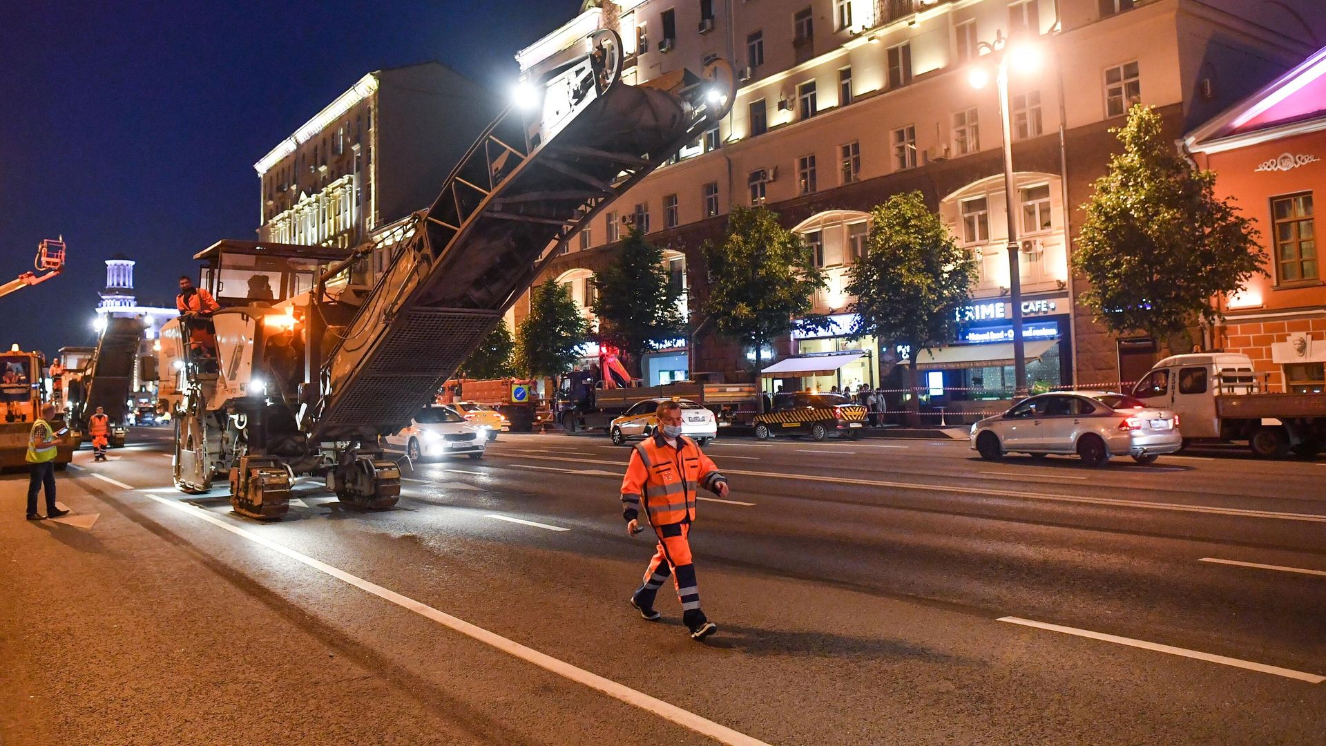 Замена асфальтобетонного покрытия в Москве Замена асфальтобетонного покрытия в Москве - РИА Новости, 1920, 19.04.2024