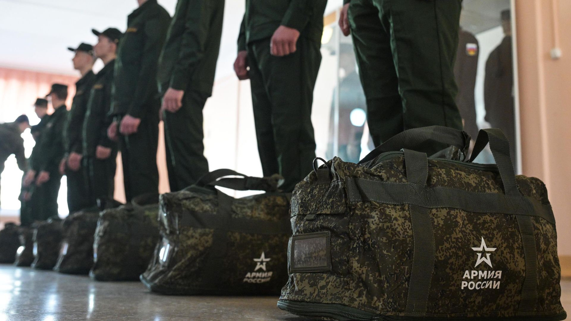 Призывники в сборном пункте военного комиссариата Призывники в сборном пункте военного комиссариата - РИА Новости, 1920, 04.11.2025