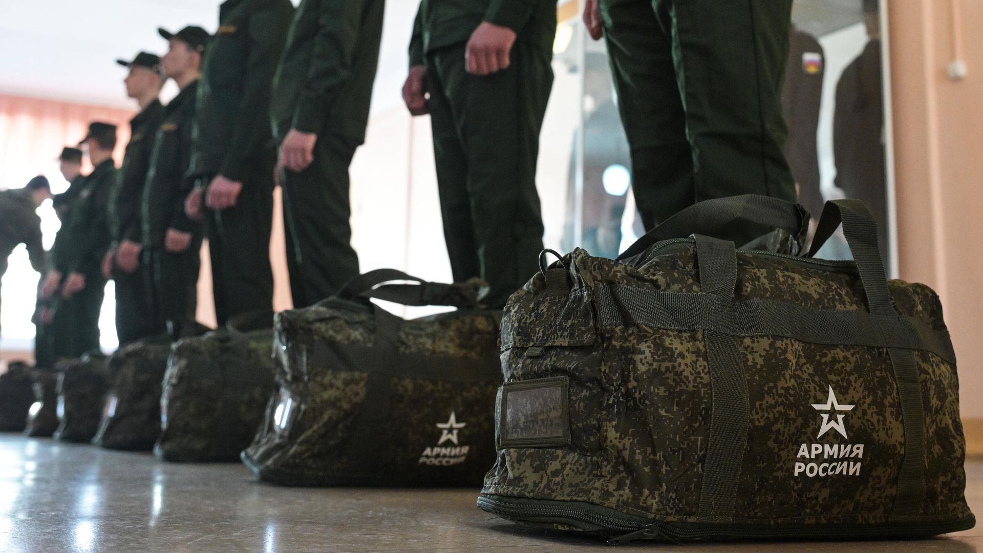 Призывники в областном сборном пункте военного комиссариата Призывники в областном сборном пункте военного комиссариата - РИА Новости, 1920, 29.09.2024