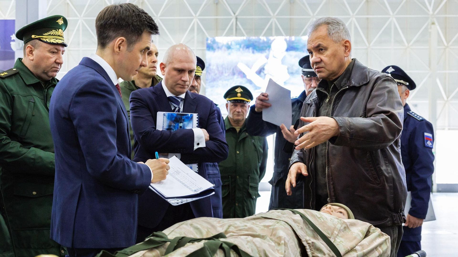 Министр обороны РФ Сергей Шойгу осматривает перспективные образцы военной техники в конгрессно-выставочном центре Патриот Министр обороны РФ Сергей Шойгу осматривает перспективные образцы военной техники в конгрессно-выставочном центре Патриот - РИА Новости, 1920, 17.04.2024