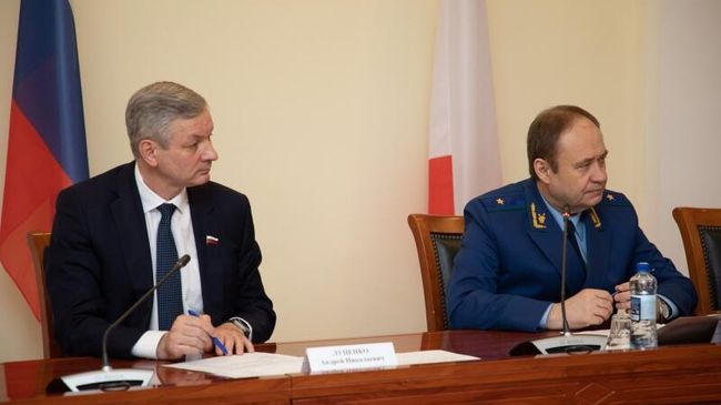 Председатель Законодательного Собрания Вологодской области Андрей Луценко прокурор Вологодской области Андрей Тимошичев во время личного приема граждан