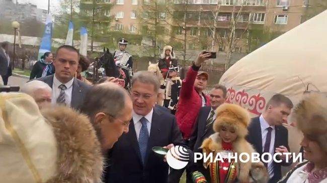Лавров вместе с главой Башкирии осмотрели юрту и попробовали кумыс