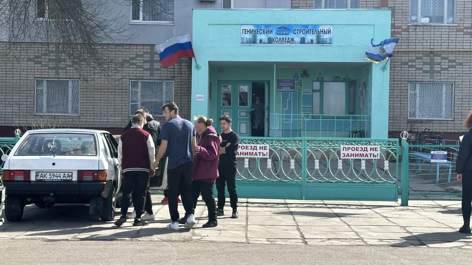 Студенты и преподаватели Генического строительного колледжа Студенты и преподаватели Генического строительного колледжа - РИА Новости, 1920, 19.04.2024