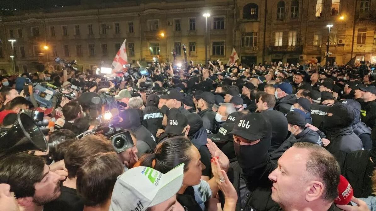 Митинг против принятия закона об иноагентах в Тбилиси - РИА Новости, 1920, 20.04.2024