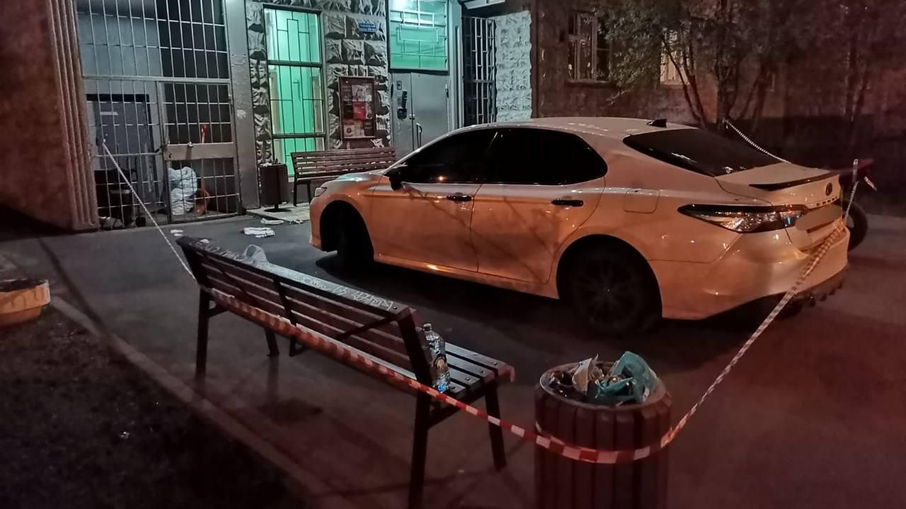 Подъезд жилого дома на улице Краснодарская, где между двумя мужчинами произошел конфликт из-за парковки - РИА Новости, 1920, 22.04.2024