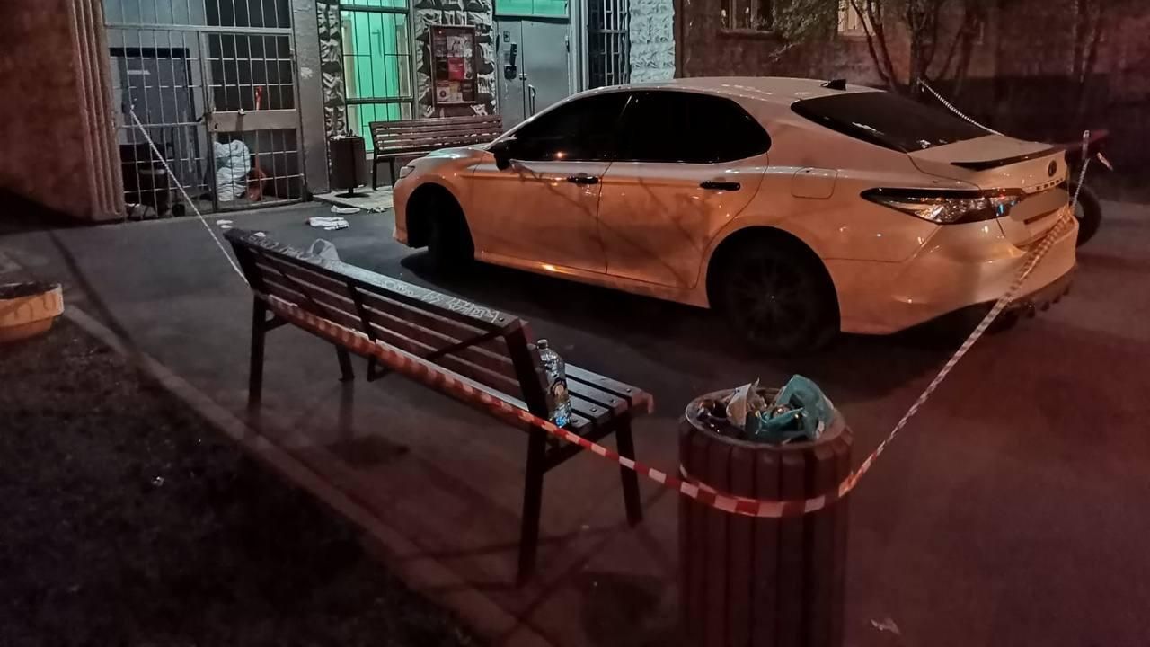 Подъезд жилого дома на улице Краснодарская, где между двумя мужчинами произошел конфликт из-за парковки Подъезд жилого дома на улице Краснодарская, где между двумя мужчинами произошел конфликт из-за парковки - РИА Новости, 1920, 20.04.2024