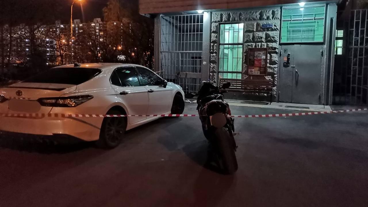 Подъезд жилого дома на улице Краснодарской, где произошел конфликт из-за парковки Подъезд жилого дома на улице Краснодарской, где произошел конфликт из-за парковки - РИА Новости, 1920, 20.04.2024