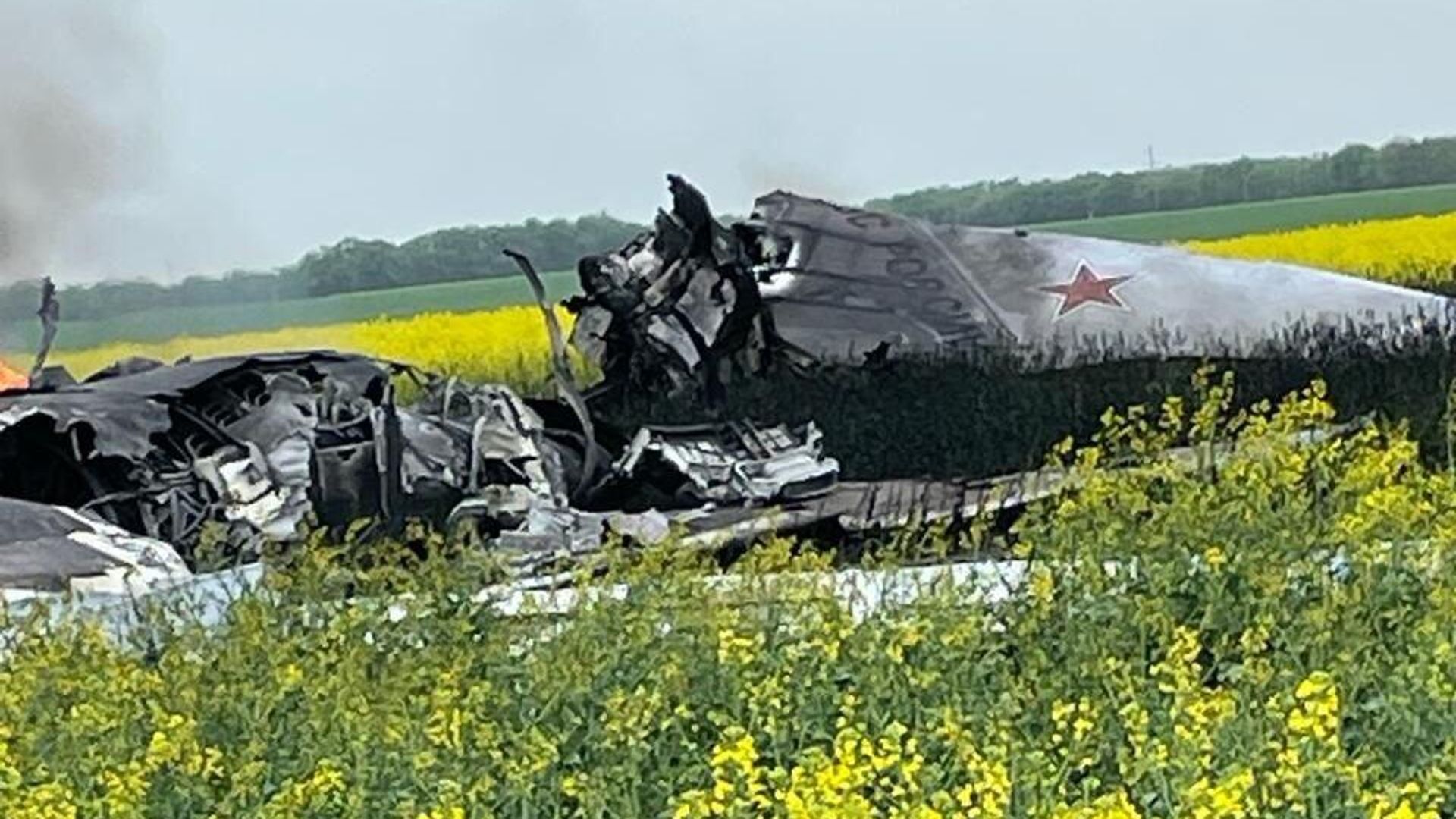 Бомбардировщик Ту-22М3, упавший в поле на территории Красногвардейского округа Ставропольского края. 19 апреля 2024 года Бомбардировщик Ту-22М3, упавший в поле на территории Красногвардейского округа Ставропольского края. 19 апреля 2024 года - РИА Новости, 1920, 19.04.2024