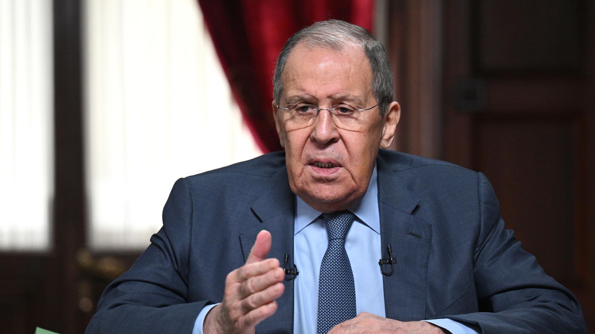 Министр иностранных дел РФ Сергей Лавров во время интервью радиостанциям Sputnik, Комсомольская правда и Говорит Москва Министр иностранных дел РФ Сергей Лавров во время интервью радиостанциям Sputnik, Комсомольская правда и Говорит Москва - РИА Новости, 1920, 19.04.2024