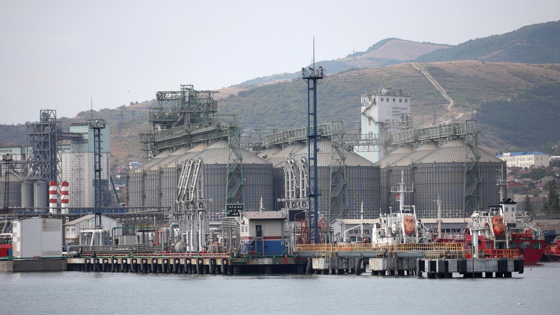 Зерновой терминал в Новороссийском морском торговом порту Зерновой терминал в Новороссийском морском торговом порту - РИА Новости, 1920, 20.04.2024