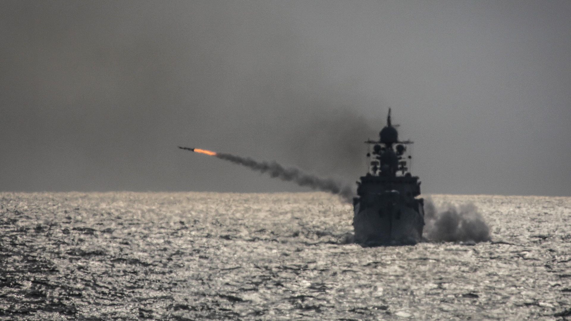 Пуск ракеты с палубы корабля ВМФ России - РИА Новости, 1920, 21.04.2024