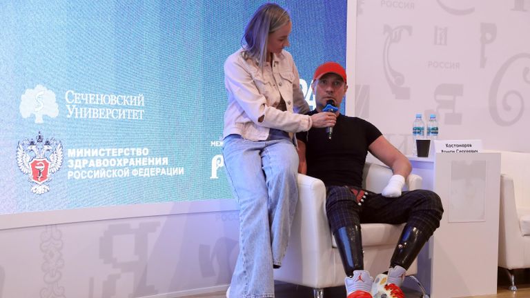 Выставка Россия. Творческая встреча со съемочной группой и Романом Костомаровым Выставка Россия. Творческая встреча со съемочной группой и Романом Костомаровым