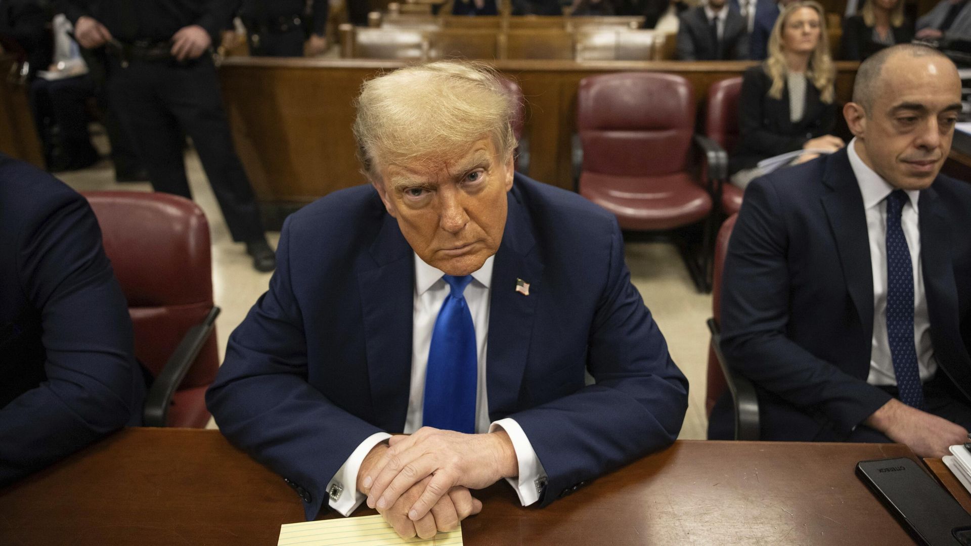 Экс-президент США Дональд Трамп на заседании Манхэттенского уголовного суда в Нью-Йорке Экс-президент США Дональд Трамп на заседании Манхэттенского уголовного суда в Нью-Йорке - РИА Новости, 1920, 22.05.2024