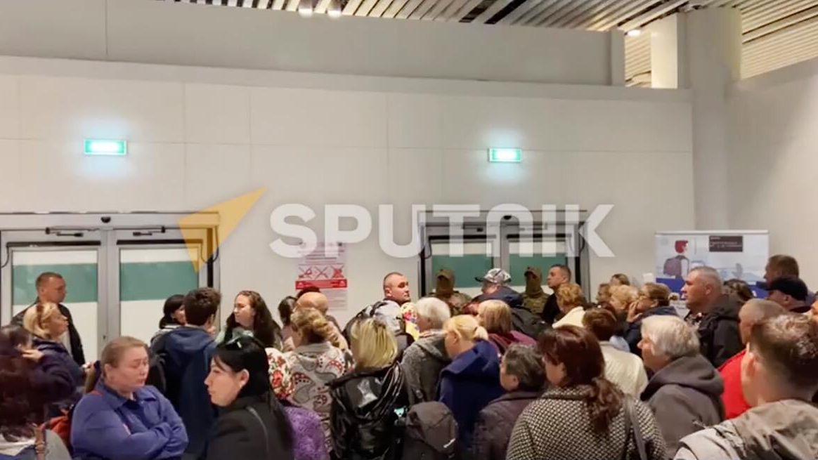 Вернувшиеся из Москвы представители оппозиционных партий Молдовы в аэропорту Кишинева Вернувшиеся из Москвы представители оппозиционных партий Молдовы в аэропорту Кишинева - РИА Новости, 1920, 26.04.2024