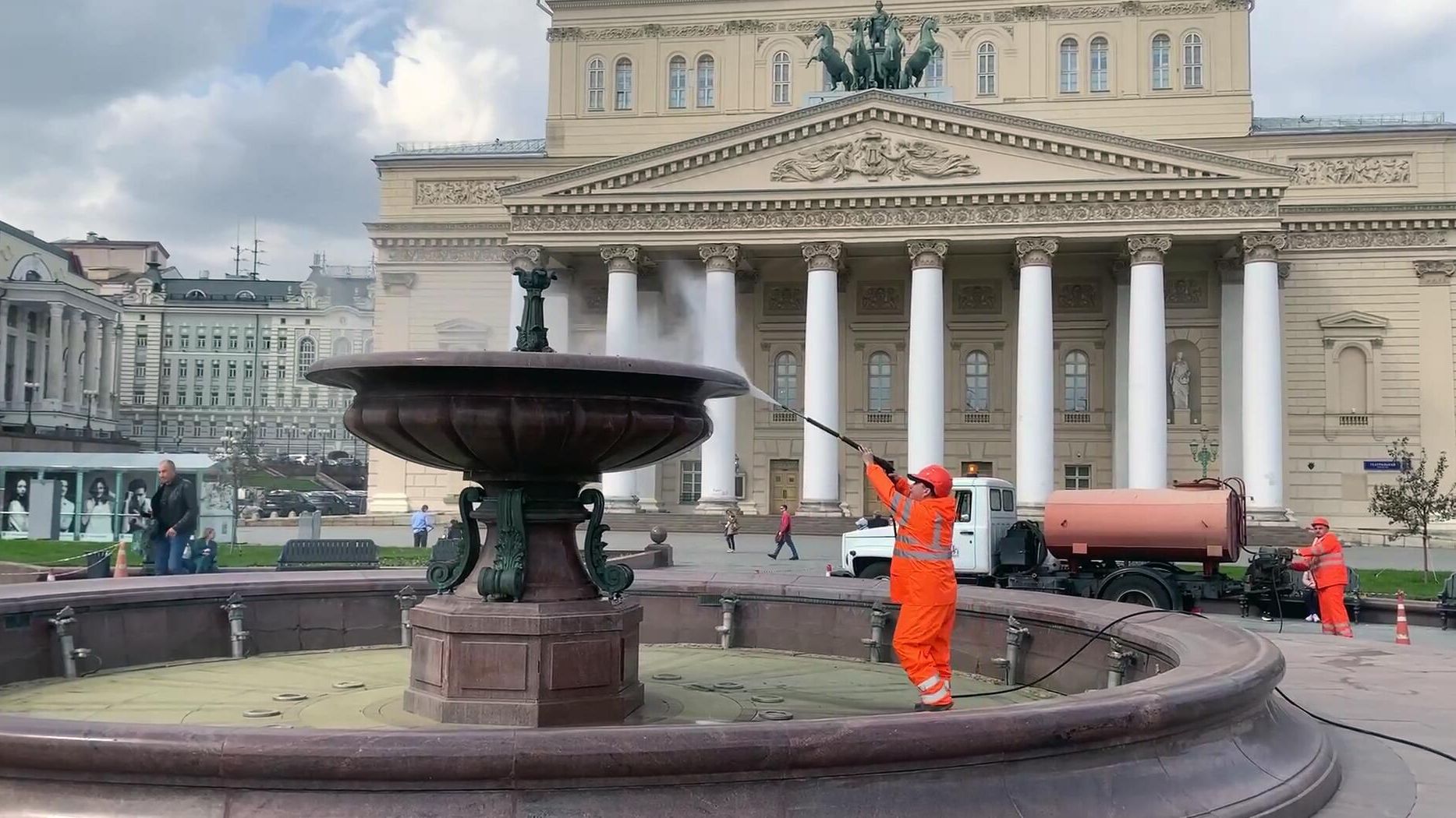 Специалисты подготовили к новому сезону Театральный фонтан в Москве Специалисты подготовили к новому сезону Театральный фонтан в Москве - РИА Новости, 1920, 26.04.2024