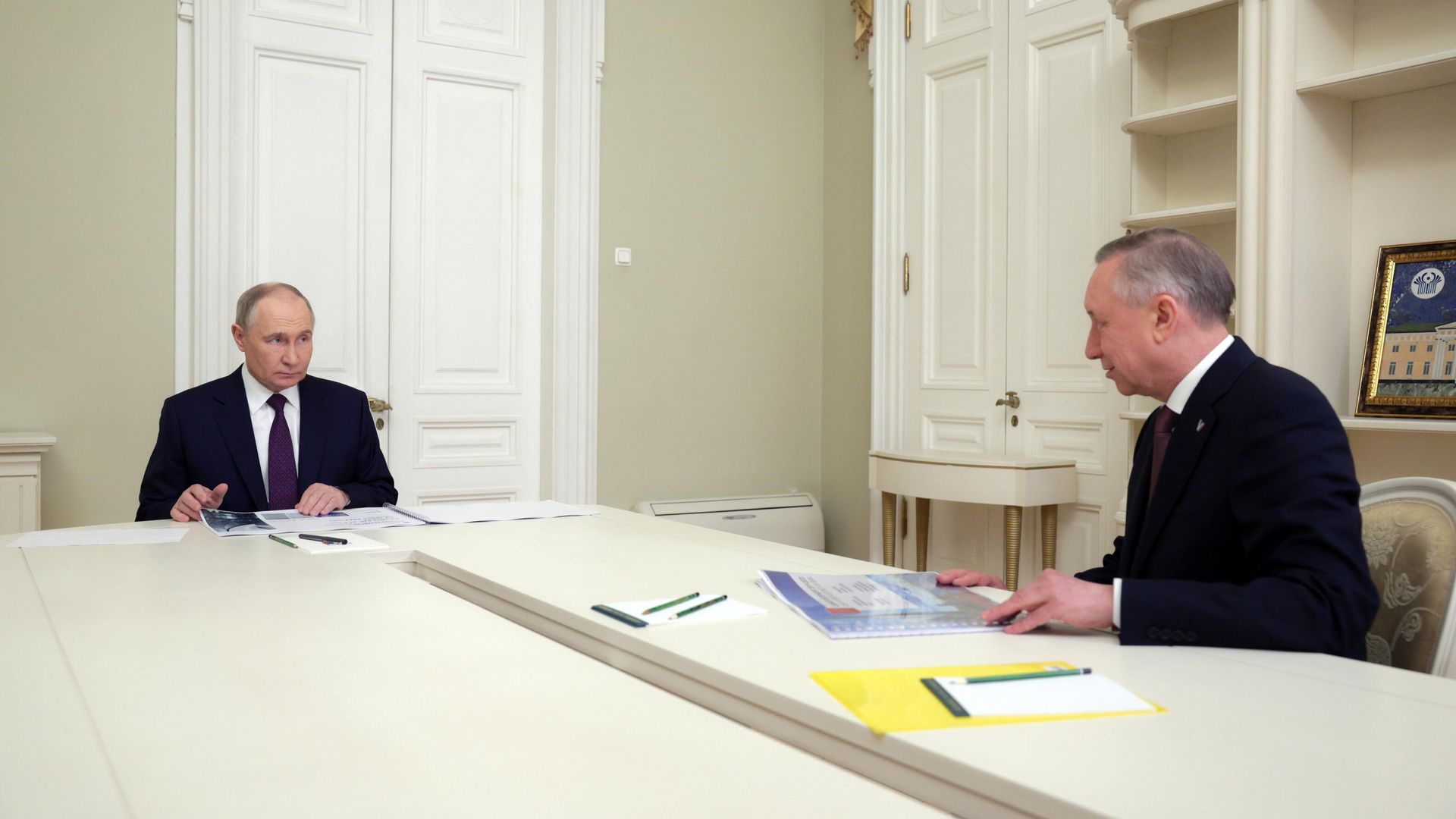 Президент РФ Владимир Путин и губернатор Санкт-Петербурга Александр Беглов во время встречи. 26 апреля 2024 Президент РФ Владимир Путин и губернатор Санкт-Петербурга Александр Беглов во время встречи. 26 апреля 2024 - РИА Новости, 1920, 26.04.2024