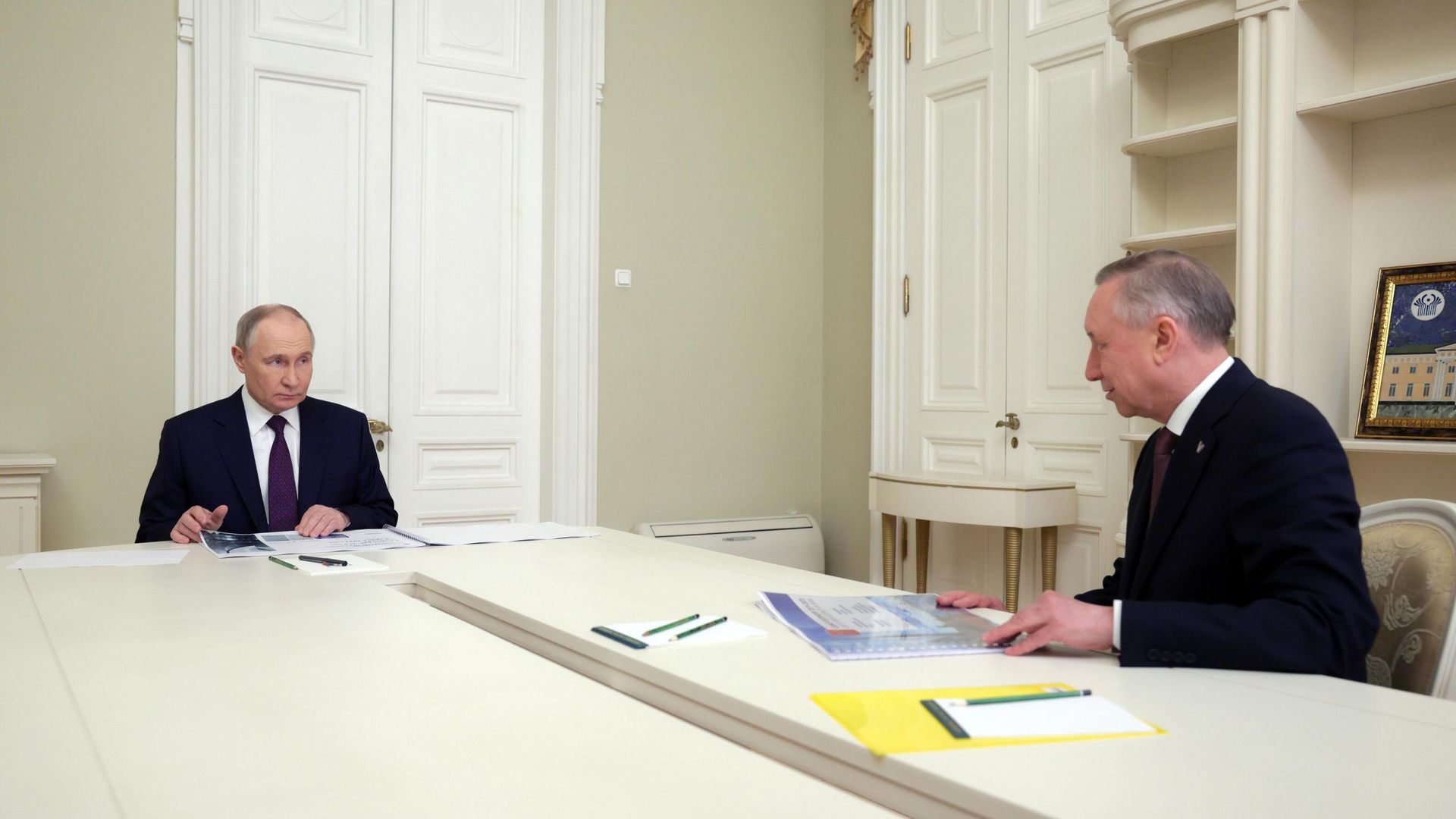 Президент Владимир Путин провел рабочую встречу с губернатором Санкт-Петербурга Александром Бегловым Президент Владимир Путин провел рабочую встречу с губернатором Санкт-Петербурга Александром Бегловым - РИА Новости, 1920, 26.04.2024