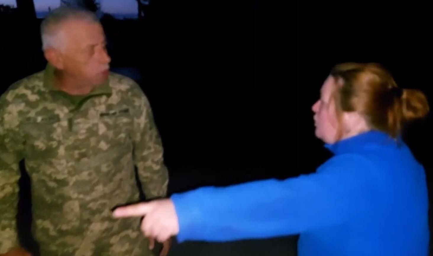 Кадр видео конфликта жительниц Львовской области с пьяными сотрудниками ТЦК Кадр видео конфликта жительниц Львовской области с пьяными сотрудниками ТЦК - РИА Новости, 1920, 25.07.2024