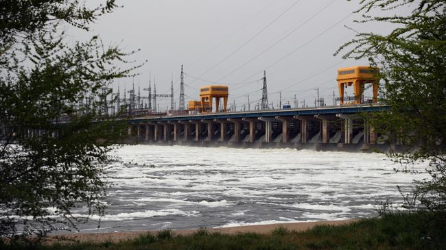 Сброс воды на Волжской ГЭС